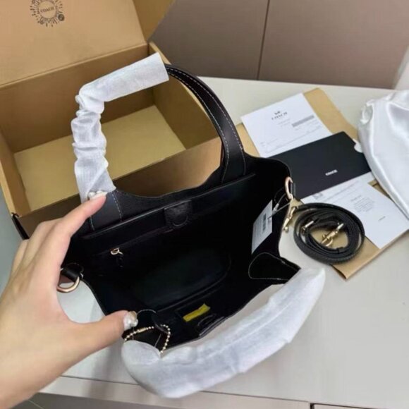 Coach women's bag - Picture 3 of 8